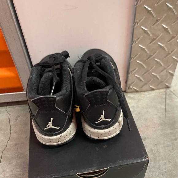 Retro 4 Jordan - Picture 4 of 5